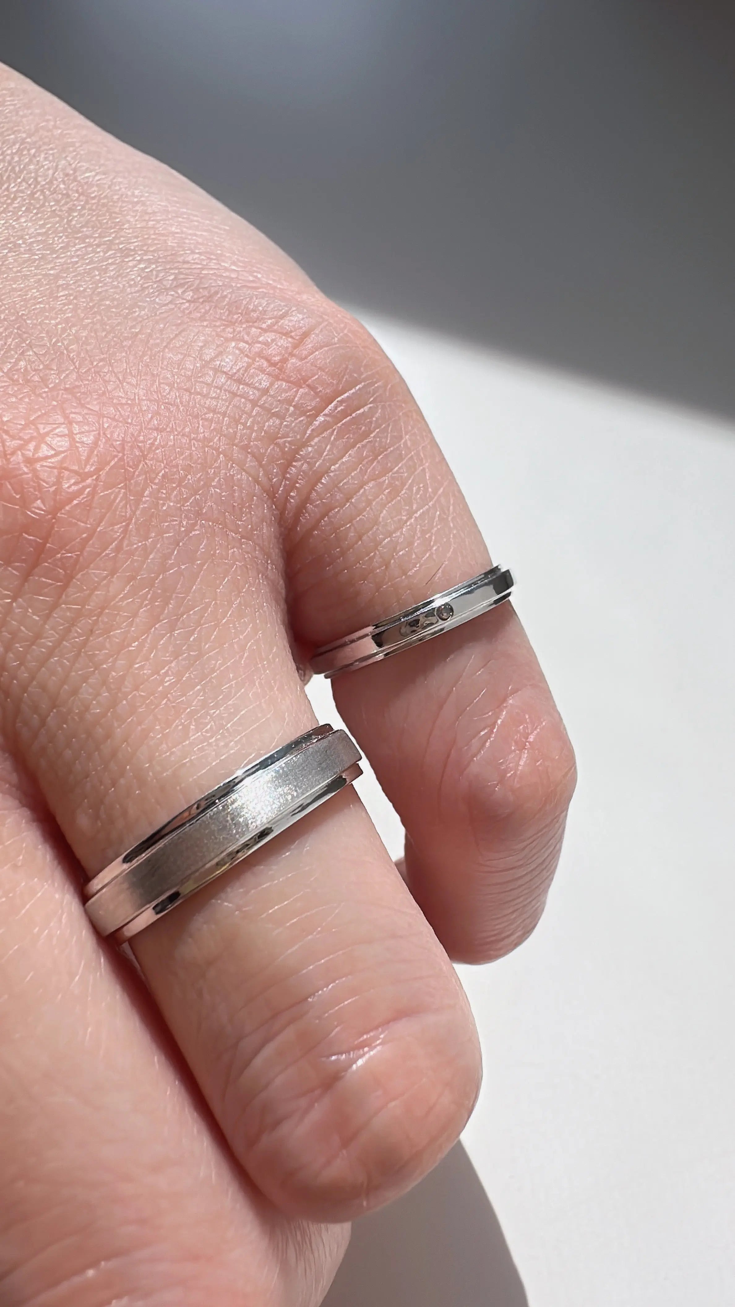 The Satin-Finished Center Band Men's Wedding Bands